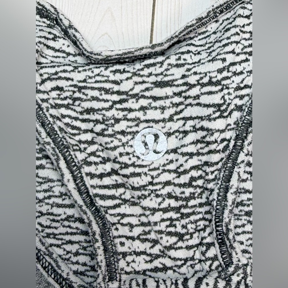 Lululemon Essential Tank Size 10 - Picture 6 of 9